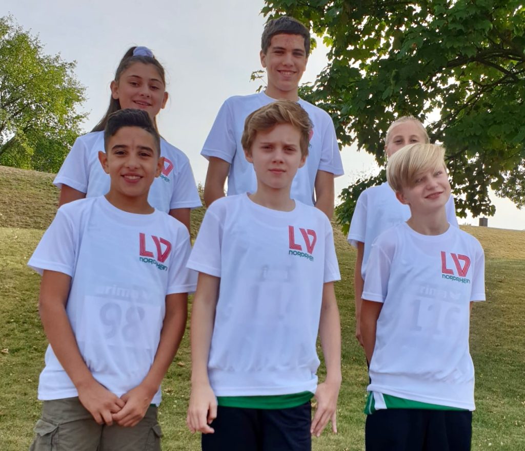 im Dress der Region Nord - v.l. Mohammed, Frieda, Nico M., Jan, Pia und Nico S.
